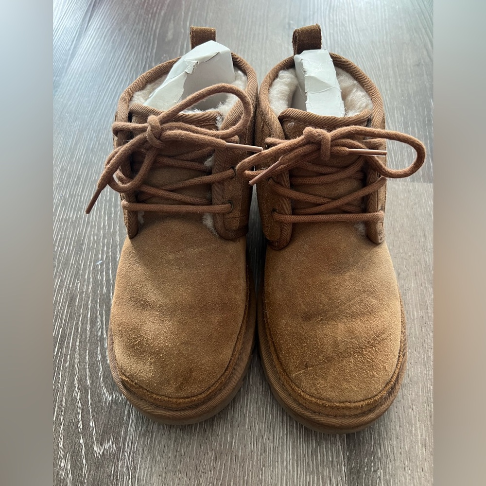 UGG Chestnut Neumel Lined Boots Kids‎ size 6